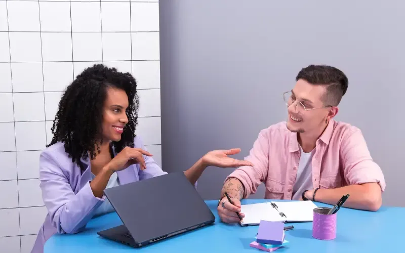 Comunicação assertiva: 10 estratégias de RH para o trabalho